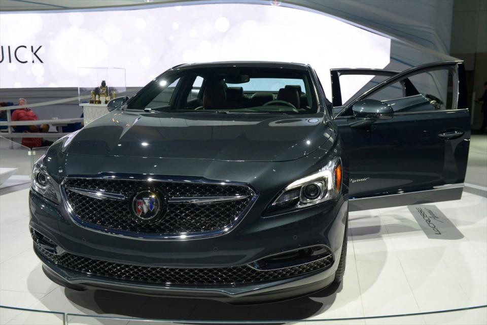 <p>Buick Lacrosse Avenir</p>
