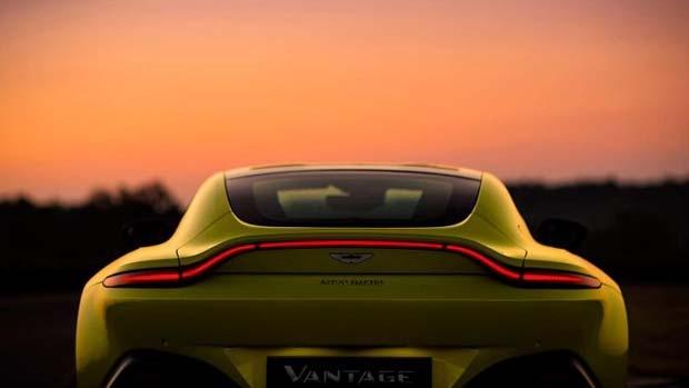 <p>0-100 km/s hızlanmasını 3,5 saniyede tamamlayan 2018 Aston Martin Vantage'in maksimum hızı ise 313 km/s.</p>
