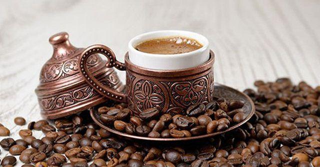 <p><strong>Enfes tadı ile Muskatlı Türk kahvesi </strong></p>

<p><strong>Malzemeler:</strong></p>

<p>Bir fincan soğuk su <br />
Bir tatlı kaşığı Türk kahvesi <br />
Bir çay kaşığı muskat rendesi <br />
İsteğe göre bir çay kaşığı şeker </p>
