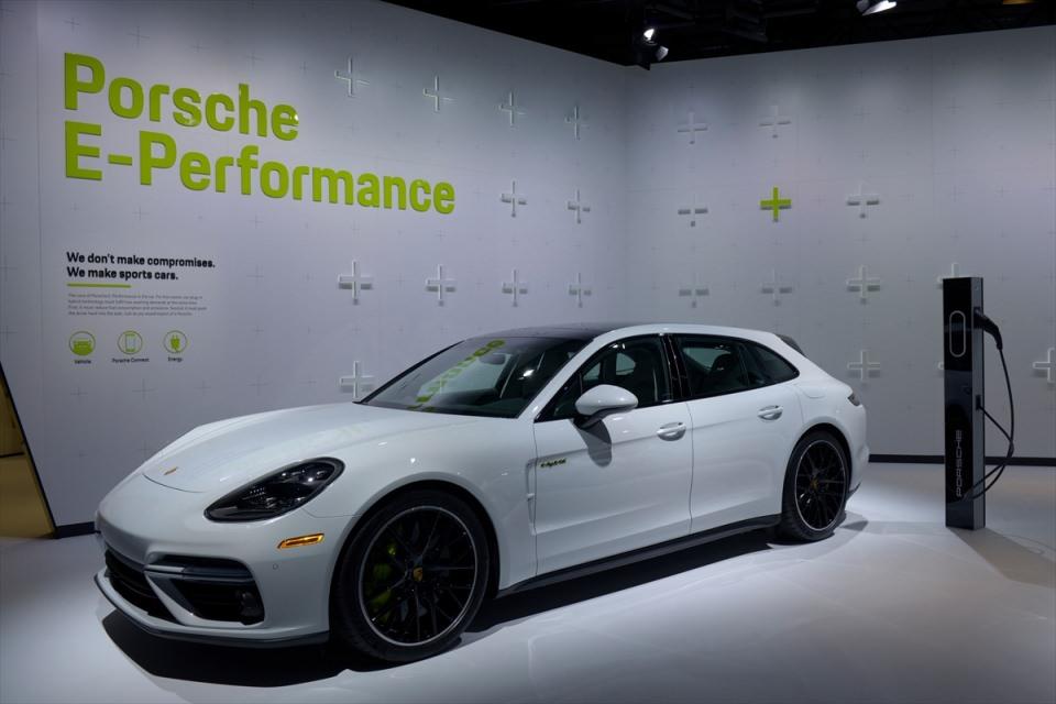 <p>hybrid Porsche</p>
