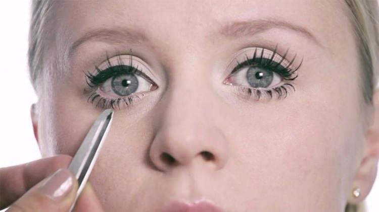 <p><strong>2-Twiggy eyelinerı</strong></p>

<p>Göz kapağının katlanma bölgesine uygulanan Twiggy Eyeliner’ı modern bir makyaj yapmanızı sağlıyor.</p>

<p> </p>

<p> </p>

<p> </p>
