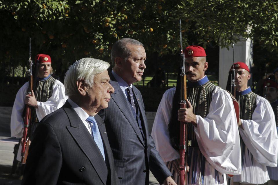 <p>Yunanistan'ın başkenti Atina'da bulunan Cumhurbaşkanı Recep Tayyip Erdoğan, Yunanistan Cumhurbaşkanı Prokopis Pavlopoulos ile görüştü.</p>

<p> </p>
