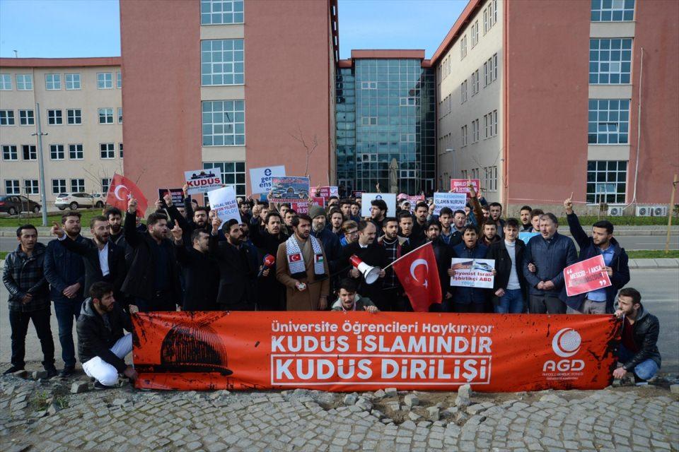 <p>Ordu Üniversitesi'ndeki bir grup öğrenci, ABD'nin Kudüs'ü İsrail'in başkenti olarak tanımasını protesto etti. Cumhuriyet Yerleşkesi'nde toplanan öğrenciler, basın açıklaması yaptı.</p>

<p> </p>
