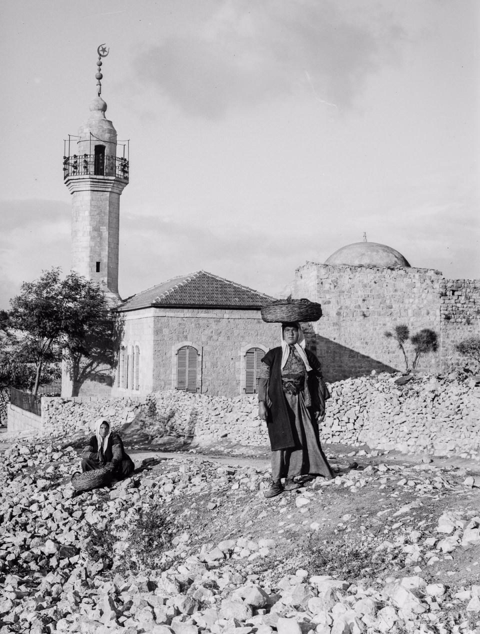 <p>Alex Arbuckle, Kudüs Türk hakimiyetindeki son günlerini gösteren Amerikan Kongre Kütüphanesi'nde bulunan 1900-1918 yılları arasında çekilmiş fotoğrafları derledi. 1517'den itibaren Osmanlı'nın kontrolüne geçen Kudüs'ün tarihi merkezi Müslüman, Hristiyan Yahudi ve Ermeni semtlerine ayrılmıştı.</p>

<p> </p>
