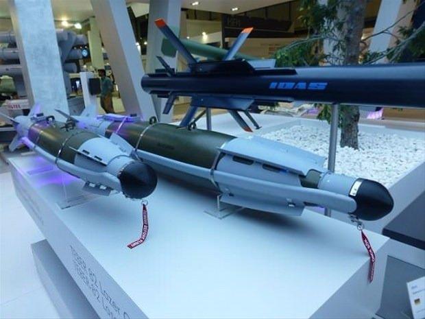 <p><strong>YÜZDE YÜZ İSABET </strong></p>
<p>Dedektör, kart tasarımı ve algoritması yerli kaynaklarla geliştirilen sistemin elektrikli motoru ve ısıl pili ise Türkiye Bilimsel ve Teknolojik Araştırma Kurumu (TÜBİTAK) Savunma Sanayi Araştırma ve Geliştirme Enstitüsü (SAGE) tarafından tasarlandı.</p>