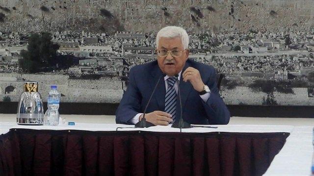 <p>ABD Başkanı Trump'ın skandal Kudüs kararından sonra açıklama yapan Filistin Devlet Başkanı Abbas, "Bu kutsal topraklar, Kudüs barış kentidir. Kudüs, Filistin Devletinin ebedi başkentidir. Herhangi bir değişim girişimine karşı dirençlidir" dedi.</p>
