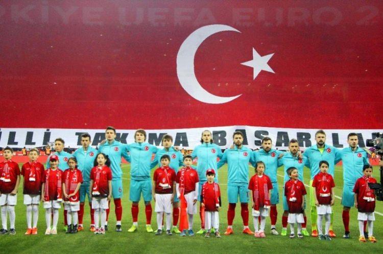 <p>Türkiye, UEFA Uluslar Ligi'nde ikinci seviye olan B Kümesi'nde yer alıyor. Bu kümede Türkiye'den başka Avusturya, Galler, Rusya, Slovakya, İsveç, Ukrayna, İrlanda, Bosna Hersek, Kuzey İrlanda, Danimarka ve Çekya bulunuyor.</p>
