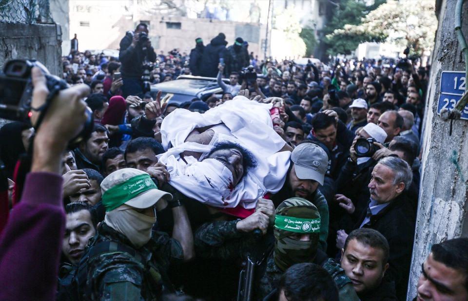 <p>Dünkü gösterilerde öldürülen Mısri için Han Yunus'ta, Ataallah için ise Şeyh Zuveyd kentinde cenaze törenleri yapıldı.</p>

<p> </p>
