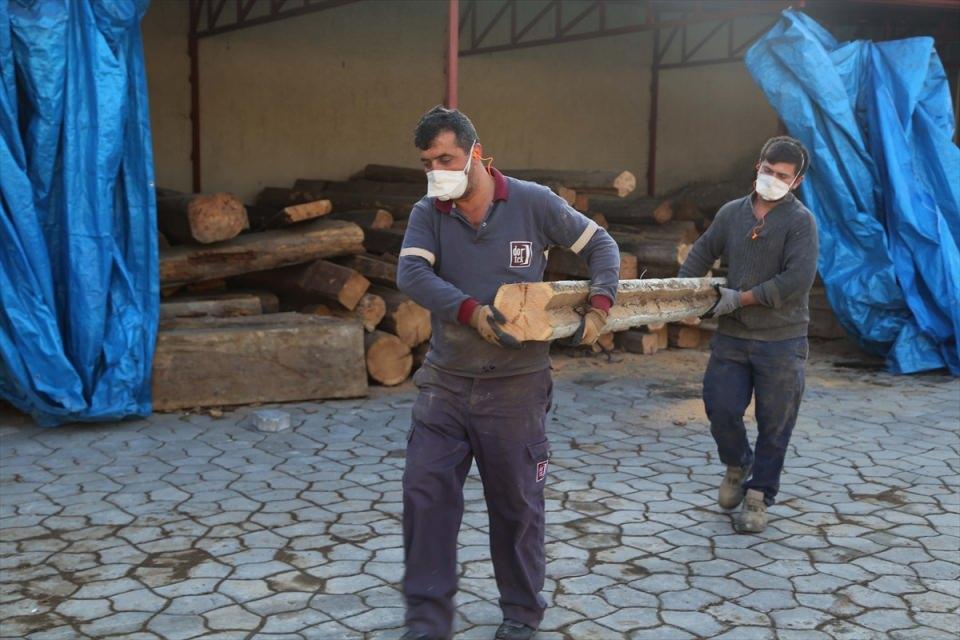 <p>Güleç, şehrin bir mobilya ve ahşap tarihine sahip olduğuna işaret ederek "Çok bilinmez ama Türkiye'deki ahşap cami projelerinin çoğu Kastamonu'da yapılıyor. Şehrin bir hikayesi var ve bu hikayeyi yeniden canlandırmak istedik." dedi.</p>

<p> </p>

