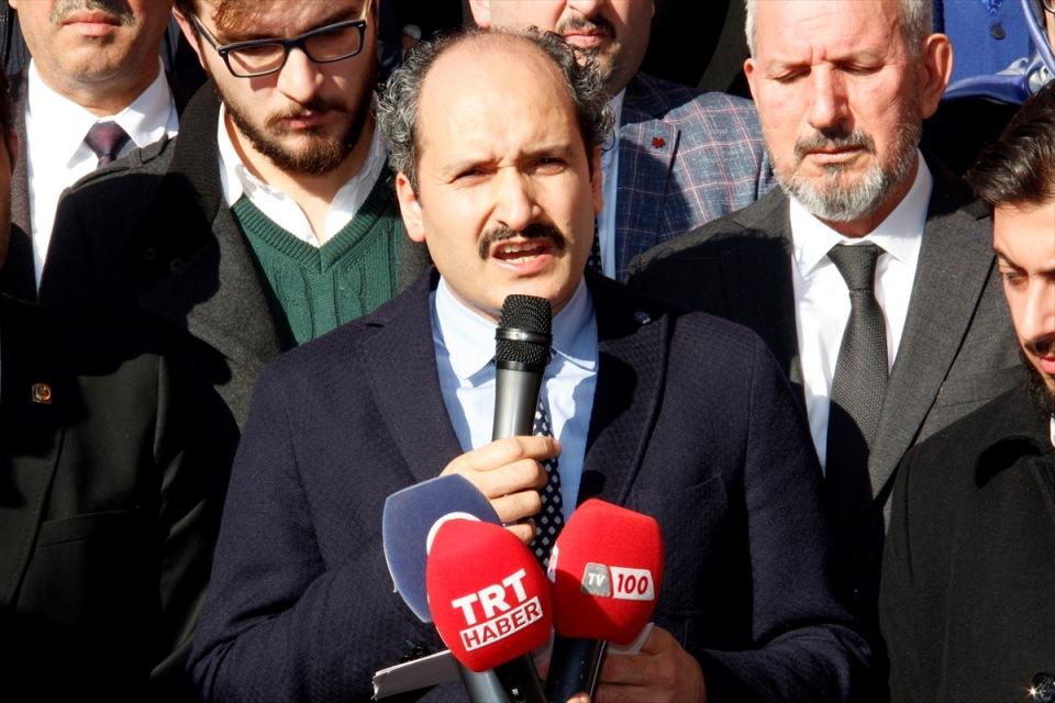 <p>Balıkesir'de, vatandaşlar, ABD'nin Kudüs'ü İsrail'in başkenti olarak tanımasını protesto etti. AK Parti İl Başkanı Hasan Demiraslan, Zağnos Paşa Cami avlusunda toplanan kalabalık gruba, basın açıklaması yaptı.</p>

<p> </p>

