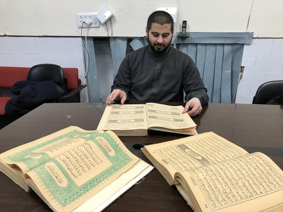 <p>Filistin'deki bir camide Sultan 2. Abdülhamid Han döneminde Osmanlı Matbaasında basılan üç Kur'an-ı Kerim olduğu tespit edildi. </p>

