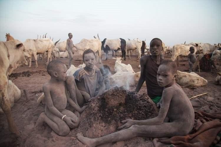 <p>Nil kıyısında yaşayan Mundari kabilesi, zamanlarının tamamını hayvanlarıyla geçiriyor.</p>

<p> </p>
