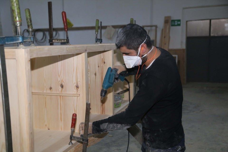 <p>Ürünlerimizi ABD, Çin, İngiltere, Güney Kore'nin de aralarında bulunduğu 40 ülkeye ihraç ediyoruz. İngiltere, Fransa ve Almanya'da çok önemli mağazalar bu ürünleri talep ediyor. Çin, ABD ve İtalya'da katıldığımız fuarlarda da bu ürünler çok ilgi gördü." dedi.</p>
