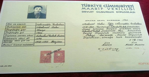 <p>Türkiye Cumhuriyeti Maarif Vekilliği Devlet Olgunluk Diploması - 1943</p>

<p> </p>
