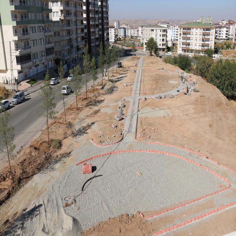 <p><strong>20 GÜNDE PARK YAPILDI</strong></p>
<p>Çalışmalar kapsamında Bayındırlık Mahallesi'nde 3 bin 500 metrekarelik alan üzerinde yapımına başlanan Bayındırlık Parkı 20 günde tamamlanarak mahalle sakinlerinin hizmetine sunuldu.</p>
