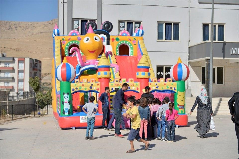 <p>İçişleri Bakanlığınca Kanun Hükmünde Kararname (KHK) ile görevlendirme yapılan Mardin'in Derik İlçe Belediyesinin çalışmaları çok yönlü olarak devam ediyor.</p>

<p> </p>
