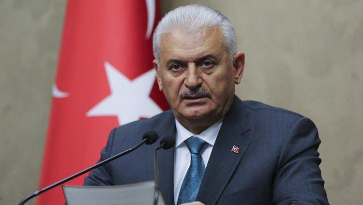 <p>SKANDAL KARARA TÜRKİYE'DEN GELEN SERT TEPKİLER</p>
<p>BAŞBAKAN YILDIRIM'DAN SERT TEPKİ: YOK HÜKMÜNDEDİR</p>
<p>"ABD Başkanının Kudüs'ü İsrail'in başkenti olarak ilan etmesi ve buna bağlı adımlar, Türkiye Cumhuriyeti'ne göre yok hükmündedir. Bu karar, Filistin-İsrail barış çabalarına ve Ortadoğu barış sürecine indirilmiş ağır bir darbedir. Bu kararla bölgede Pandora'nın kutusu açılmıştır."</p>
