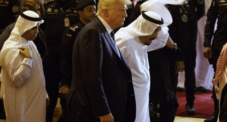 <p>Suudi Arabistan Kralı Selman bin Abdülaziz, ABD Başkanı Donald Trump'ın Kudüs'ü İsrail'in başkenti olarak tanıma kararını 'sorumsuz' ve 'haksız' olarak niteledi. Bağdat, ABD'nin kararından geri adım atmasını isterken, Iraklı milis grup 'Hareket Hizbullah el Nüceba' kararın ABD askerlerine saldırmayı 'meşrulaştıracağını' savundu.</p>
<p> </p>