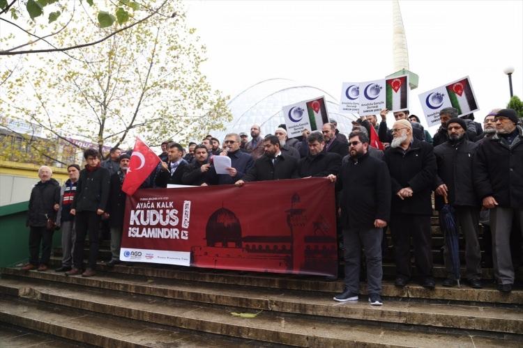 <p>Samsun'da sivil toplum kuruluşları Amerika'nın Kudüs'ü İsrail'in başkenti olarak tanımasına tepki gösterdi. Anadolu Gençlik Derneği öncülüğünde Site Camisi önünde toplanan sivil toplum kuruluşları ve vatandaşlar protesto etti.</p>

<p> </p>
