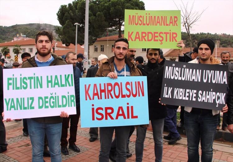 <p>ABD Başkanı Donald Trump'ın Kudüs'ü İsrail'in başkenti olarak tanıma ve Amerikan Büyükelçiliğini Tel Aviv'den Kudüs'e taşıma yönündeki planına, Amasya'nın Taşova ilçesinde düzenlenen gösteri ile tepki gösterildi.</p>
