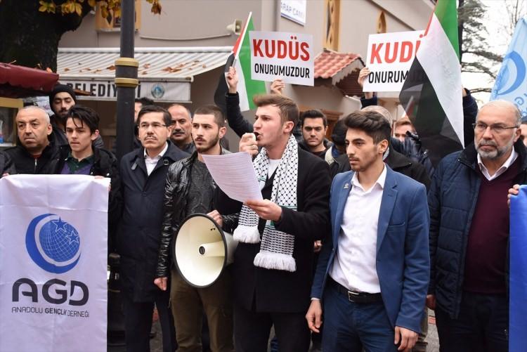 <p>Bartın'da ABD Başkanı Donald Trump'ın Kudüs'ü İsrail'in başkenti olarak tanıma planı, Anadolu Gençlik Derneği (AGD) üyelerince protesto edildi.</p>

<p> </p>
