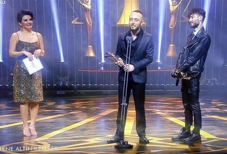 <p><strong>6- YILIN ŞARKISI:</strong></p>
<p>Beni Çok Sev - Tarkan<br />
SÖZ: Günay ÇOBAN<br />
MÜZİK: Serkan İzzet ÖZDOĞAN</p>