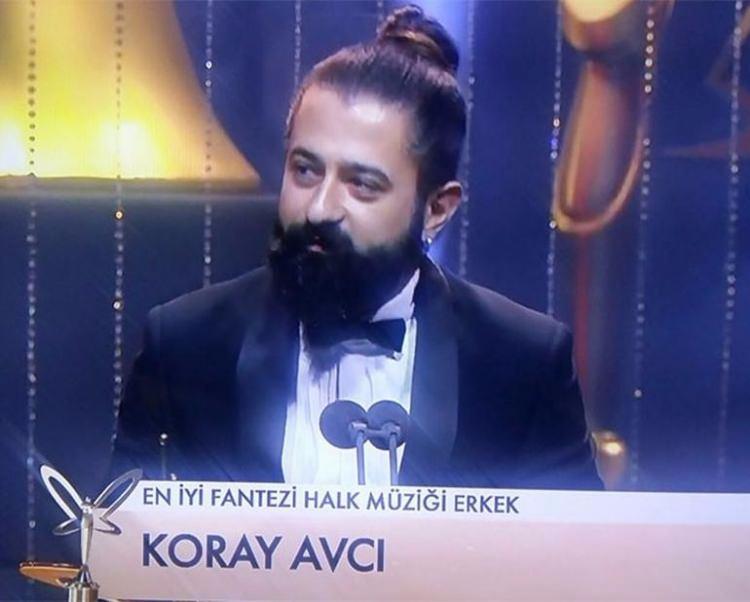 <p><strong>11- EN İYİ FANTEZİ-HALK MÜZİĞİ ERKEK: </strong></p>
<p>Koray AVCI</p>