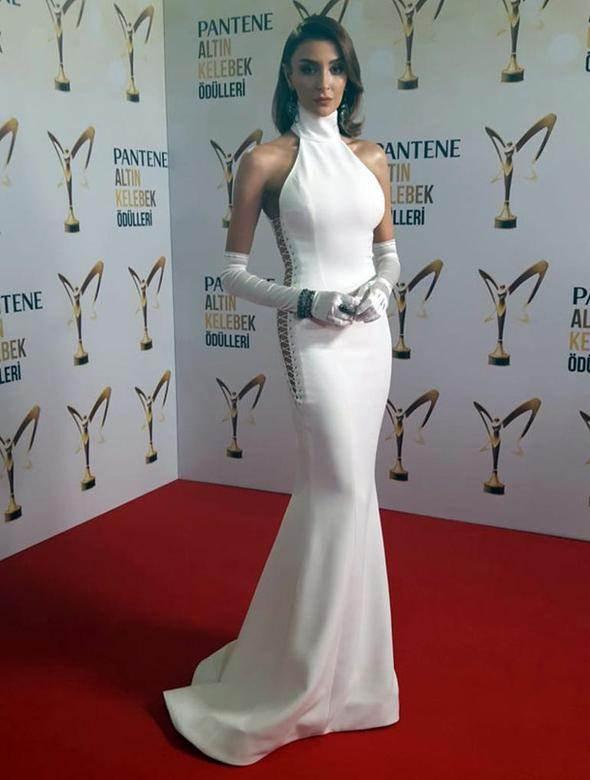 <p><strong>Özge Ulusoy</strong></p>

