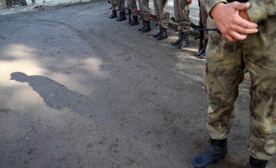 <p>Söz konusu dönemde 38 bin nüfuslu Cerablus ilçe merkezi nüfusunun 2 bine kadar düştüğünü belirten Aksanyar, kitlesel göçün yaşandığını belirtti.</p>
<p> </p>