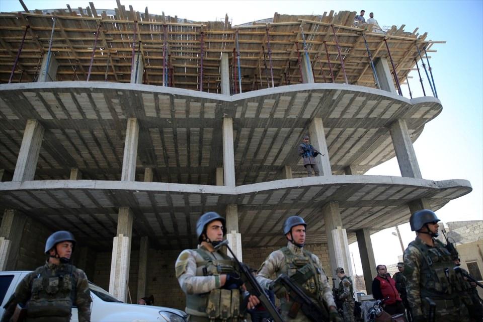 <p><strong>Kadın polisler görev yapıyor</strong></p>

<p>Cerablus'ta güvenlik ve asayiş hizmetleri, oluşturulan polis gücü tarafından sağlanıyor. </p>
