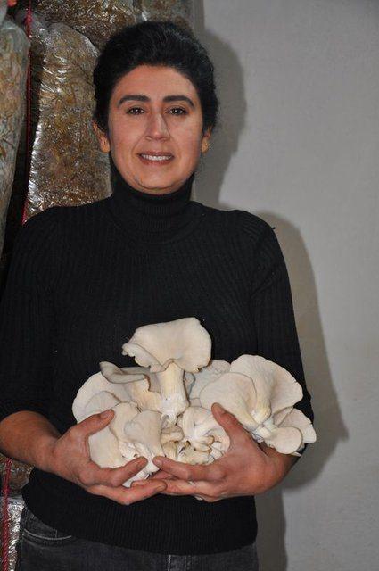 <p>6 yıl &ouml;nce 20 metrekarede &uuml;retime başlayan, talep fazla olunca 100 metrekareye &ccedil;ıkaran &Ouml;zbaş, farklı &ccedil;eşitleri de &uuml;retmeyi hedeflediğini s&ouml;yledi.</p>

<p>&nbsp;</p>
