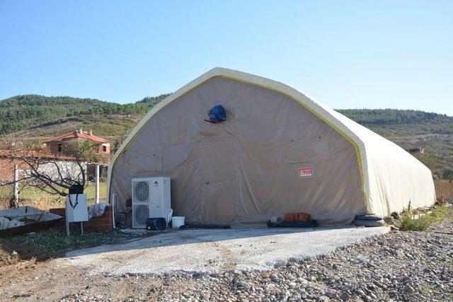 <div>Isı yalıtımlı &ccedil;adırda 1.5 ay &ouml;nce başladığı mantar &uuml;retiminden kazan&ccedil; elde etmeye başlayan &Ccedil;iğdem, Gen&ccedil; &Ccedil;ift&ccedil;i projesinden aldığı hibe ile işe girdiğini belirterek, şu a&ccedil;ıklamalarda bulundu:</div>

<div>&nbsp;</div>
