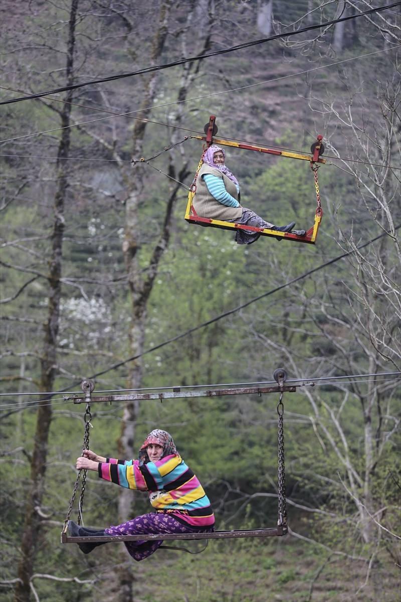 <p><strong>Rize’de teleferikle ulaşım</strong><br />
<br />
Rize'de yaşayan iki kadın, 120 metre uzunluğunda ilkel teleferikle her gün evlerine gidiyor. </p>