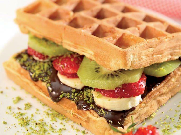 <p><strong>Waffle Corner</strong></p>

<p>Ankara'lılara gece 12'ye kadar hizmet veren Waffle Corner, paket servisiyle de Ankaralı tatlıseverlerin gözdesi.</p>
