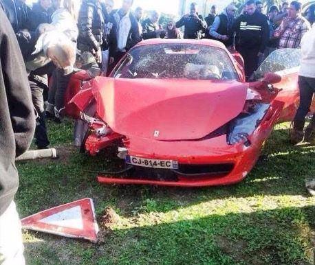 <p>Milan oyuncusu M'Baye Niang bir trafik kazasına karışınca otomobili bu hale gelmişti.</p>
