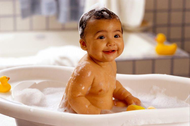 <p>Bebekleri yıkamak için kullanılan şampuanların farklı kullanım alanlarını öğrenmek isterseniz bu haber tam size göre...</p>
