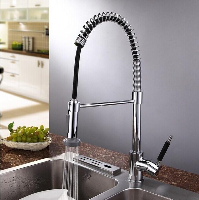 <p>Banyo ve mutfaklarda bulunan muslukların üzerindeki su lekelerinin çıkarılmasında da bebek şampuanı kullanılabilir. Bunun için bebek şampuanını muslukların üzerine sıkın ve muslukları ovalayın. Su izleri yok olacaktır. </p>