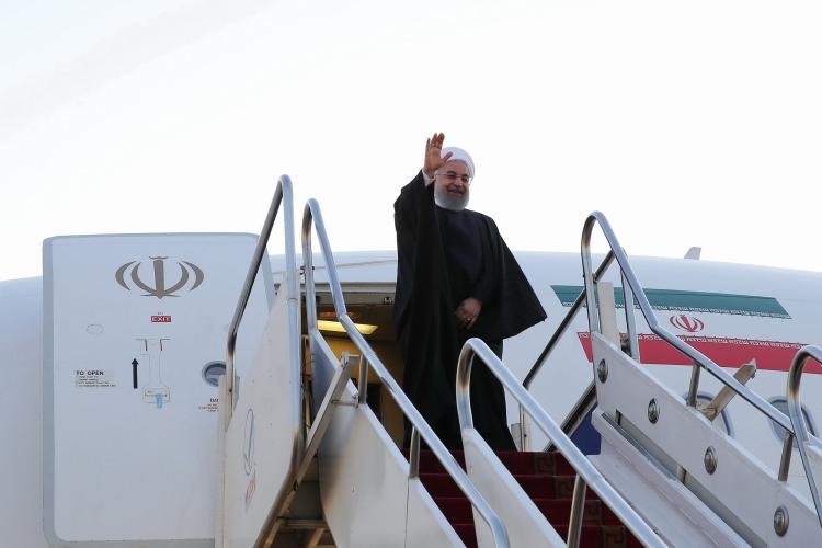 <p>İran Cumhurbaşkanı Hasan Ruhani, İslam İşbirliği Teşkilatı (İİT) Olağanüstü Zirvesi'ne katılmak üzere özel uçakla İstanbul'a geldi.</p>