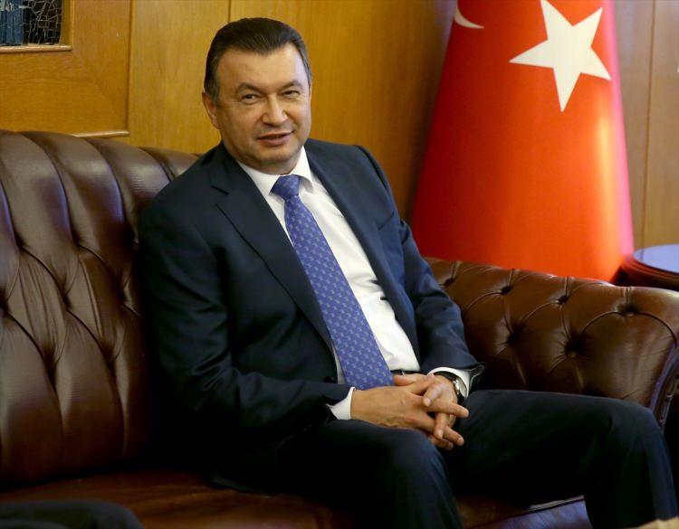 <p>Tacikistan Başbakanı Kahir Rasulzade, İslam İşbirliği Teşkilatı Olağanüstü Liderler Zirvesi'ne katılmak üzere İstanbul'a geldi.</p>