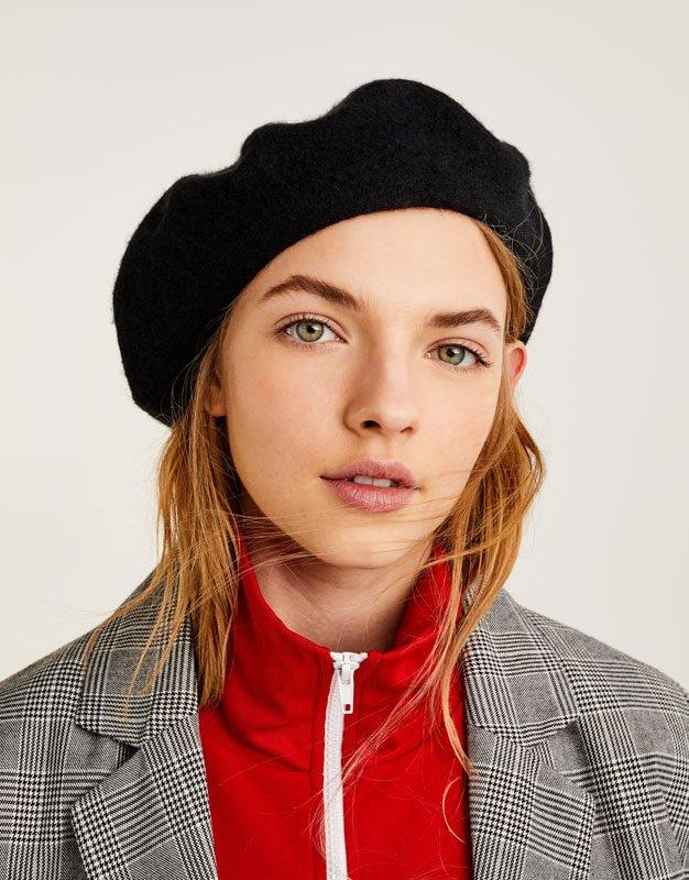 <p>Pull and Bear şapka 49.95 TL</p>

