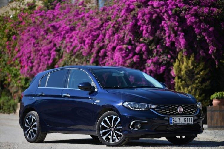 <p>Aralık ayında Fiat Egea Hatchback için dileyenlere 30 bin lira için 15 ay vadeyle yüzde sıfır faizli kredi fırsatı sağlanıyor.</p>
<p>Fiat Egea Hatchback ile Egea Station Wagon modellerinde 50 bin liraya kadar 3 yıla varan vadeyle 0,99 faizli kredi seçeneği yer alıyor.</p>