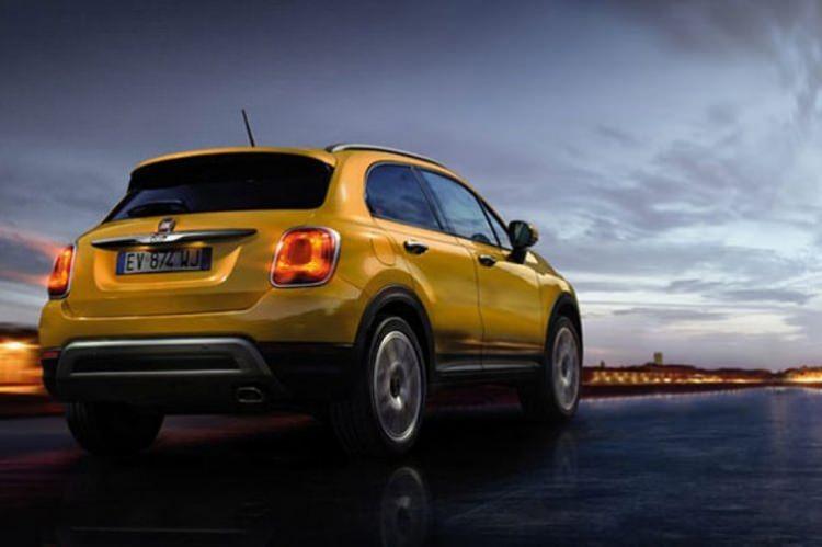 <p>Yıl sonuna özel olarak Fiat 500X'in 1.6 litre Multijet dizel motorlu ve otomatik vitese sahip versiyonları, benzinli fiyatına sunuluyor.</p>
<p>Fiat 500L'de ise 1.3 litre Multijet dizel motorlu ve otomatik vitesli model seçeneği düz vitesli fiyatına satın alınabiliyor.Yıl sonu fırsatlarına ek olarak, 500X ve 500L modellerinde de 60 bin lira tutar ve 48 aya kadar vade seçenekleri bulunuyor.</p>