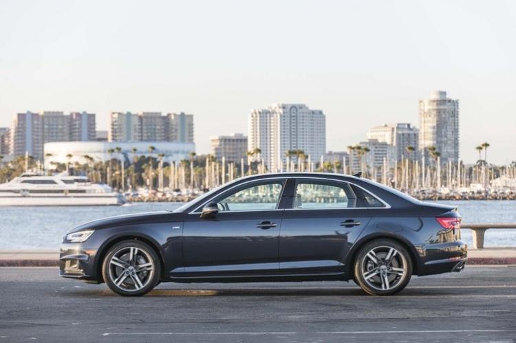 <p>Audi, 31 Aralık'a kadar, sınırlı sayıdaki A4 1.4 TFSI için 60 bin lira, A4 2.0 TDI ve A4 allroad için 70 bin lira, A4 Avant 1.4 TFSI için de 50 bin lira krediyi 24 ay yüzde sıfır faizle sağlıyor. A3 Sportback ve A3 Sedan için ise 50 bin lira kredi 24 ay yüzde sıfır faizle sunuluyor. ZUBİZU üyelerine özel kampanyadan Audi Kasko ve Uzatılmış Garanti alınması durumunda faydalanılabiliyor.</p>