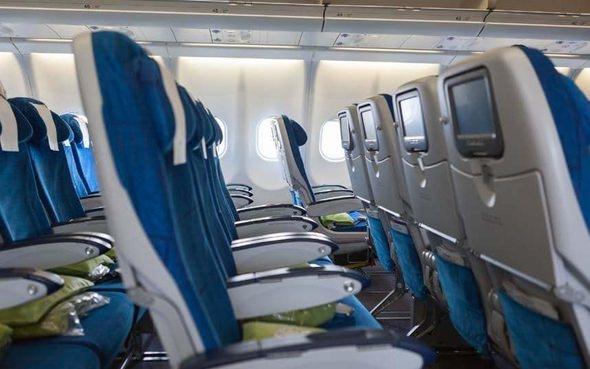 <p>Aynı zamanda koltuk genişliği de yıllar içinde daraltıldı. Uçaklarda koltuk genişliği yaklaşık 5 cm kadar azaldı. Yani artık daha dar koltuklarda oturuyoruz!</p>

<p> </p>
