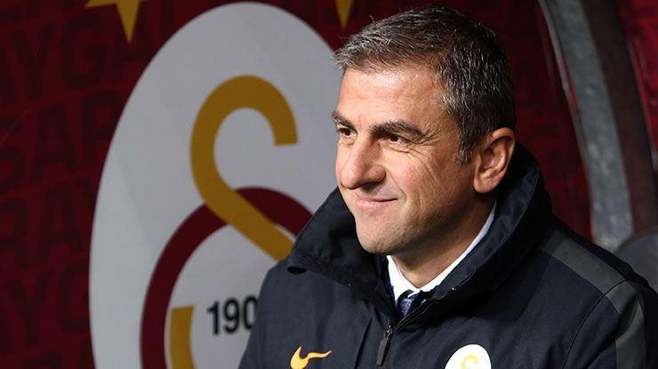 <p><strong>HAMZA HAMZAOĞLU (2014-2015)</strong></p>

<p>İtalyan teknik adam Prandelli'nin takımdan gönderilmesinden sonra Hamza Hamzaoğlu Galatasaray'ın teknik patronu oldu. Galatasaray'ın eski futbolcusu da olan Hamzaoğlu ile sarı kırmızılılar o sezon 3 kulvarda da başarı sağladı ve tüm kupaları kazanarak müzesine götürdü.</p>
