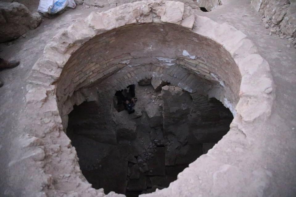 <p>Gelecek yıl kazılara devam edeceklerini vurgulayan Önal, ortaya koyacakları projeyle sarayın hamam, salonlar ve hayvan kabartmalarından oluşan etkileyici kalıntılarını ziyaretçiler tarafından görülebileceğini sözlerine ekledi.</p>