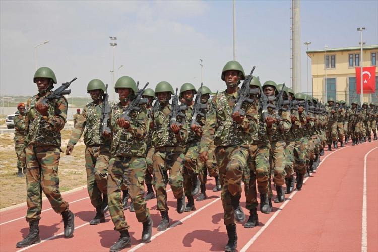 <p>Somali'nin başkenti Mogadişu'daki Türk askeri eğitim merkezi ilk mezunlarını verdi.</p>

