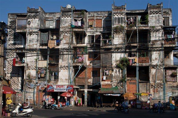 <p>Kamboçya'nın başkenti Phnom Penh'teki bu bina diğerlerinden çok farklı.</p>
