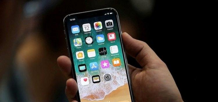 <p><strong>UYGULAMALARINIZI GÜNCELLEYİN</strong></p>

<p>Eski uygulamalar iOS 11'de sorunsuz ve hızlı şekilde çalışmayabilir. iPhone'unuzu iOS 11'e yükselttikten sonra, App Store'a girip, güncellemeler kısmından uygulamalar için güncelleme olup olmadığını kontrol edin. Eğer varsa güncellemeniz yararınıza olacaktır.</p>
