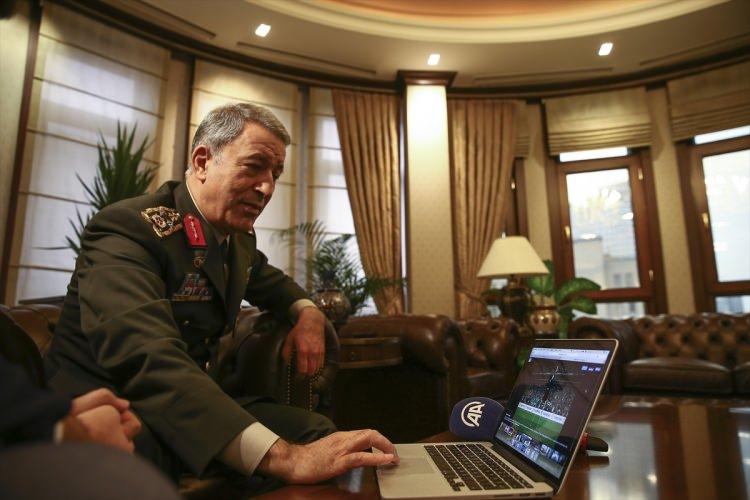 <p>Orgeneral Akar, spor kategorisinde ise oyunu, Abdullah Coşkun'un Türkiye Ampute Milli Takımı'nın Avrupa Şampiyonu olduğu maçın ardından çektiği "Türkiye'nin sevinci" isimli fotoğrafından yana kullandı. </p>
